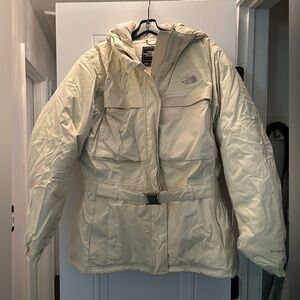 Pre Owned Women’s Northface Ski Jacket SZ XL Excellent condition.